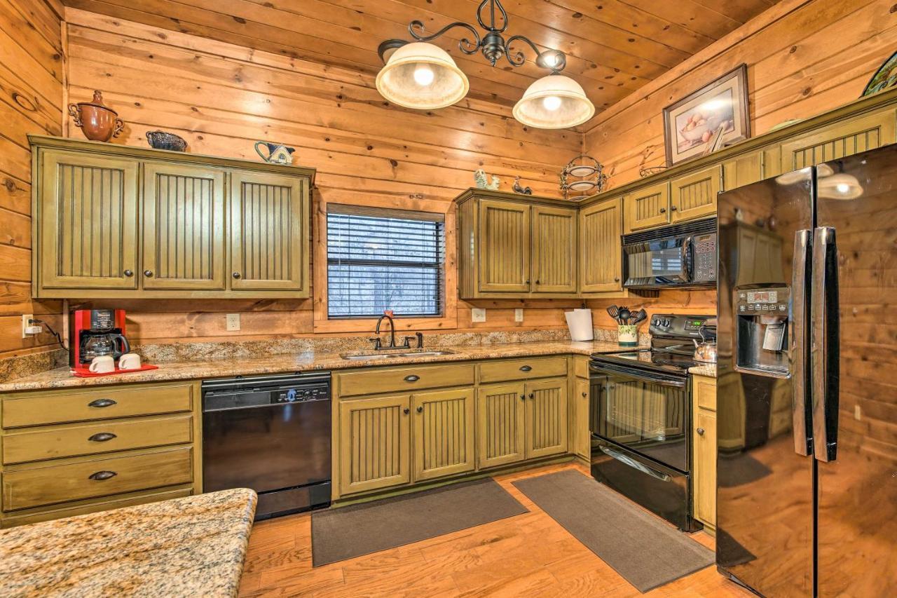 Broken Bow Cabin With Deck, Hot Tub And Fire Pit! 외부 사진