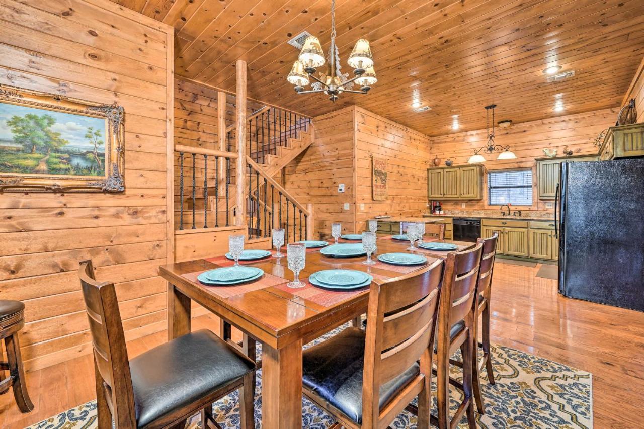 Broken Bow Cabin With Deck, Hot Tub And Fire Pit! 외부 사진