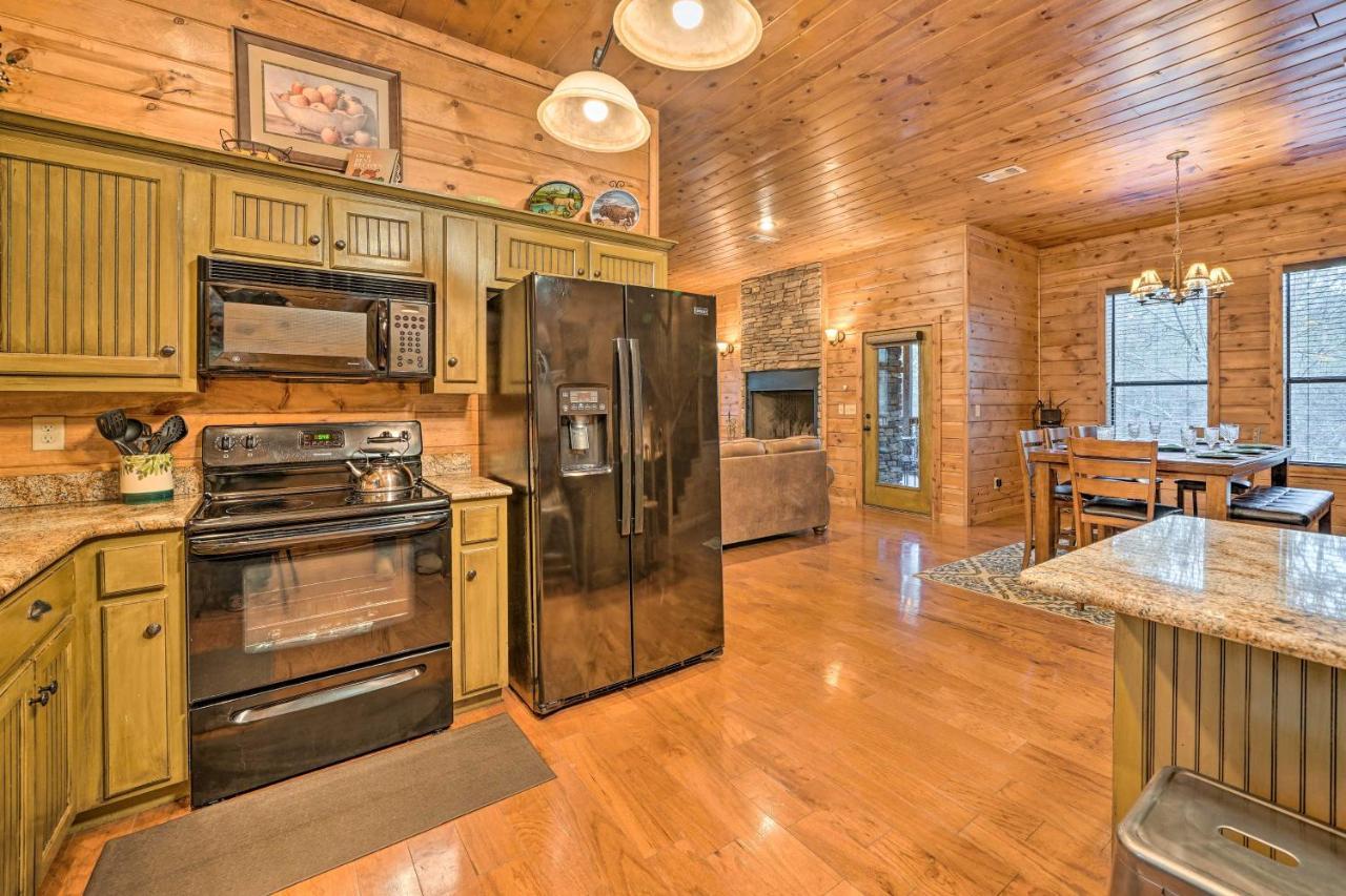Broken Bow Cabin With Deck, Hot Tub And Fire Pit! 외부 사진