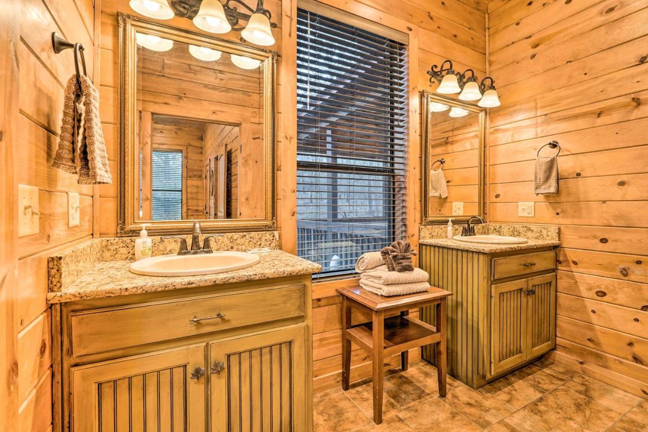 Broken Bow Cabin With Deck, Hot Tub And Fire Pit! 외부 사진