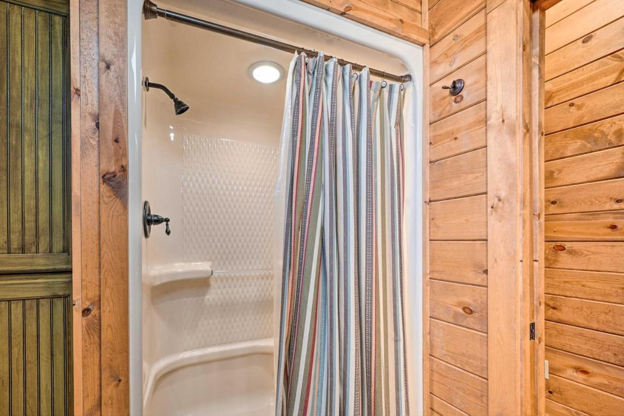 Broken Bow Cabin With Deck, Hot Tub And Fire Pit! 외부 사진