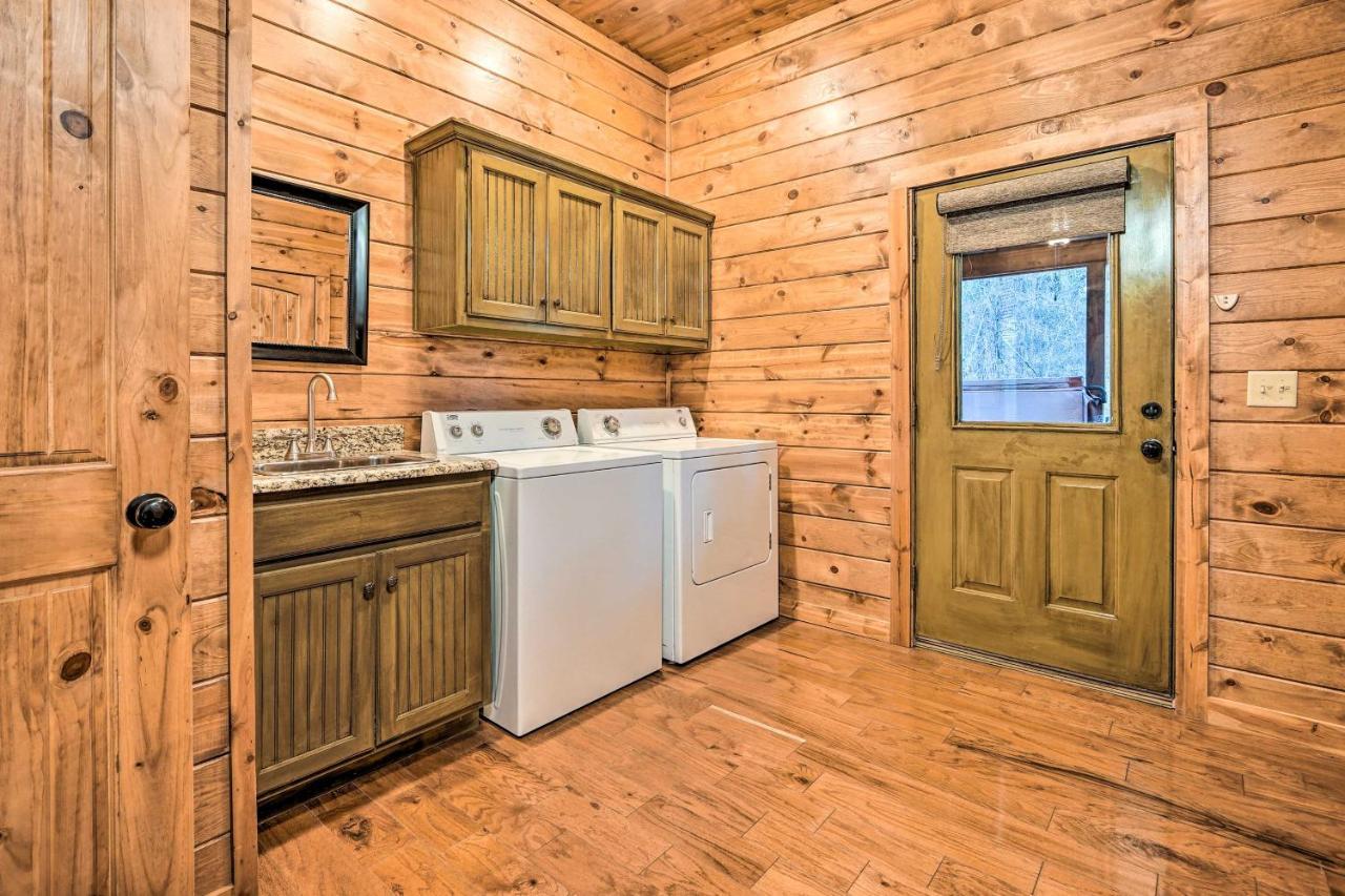 Broken Bow Cabin With Deck, Hot Tub And Fire Pit! 외부 사진