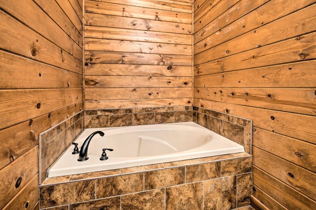 Broken Bow Cabin With Deck, Hot Tub And Fire Pit! 외부 사진
