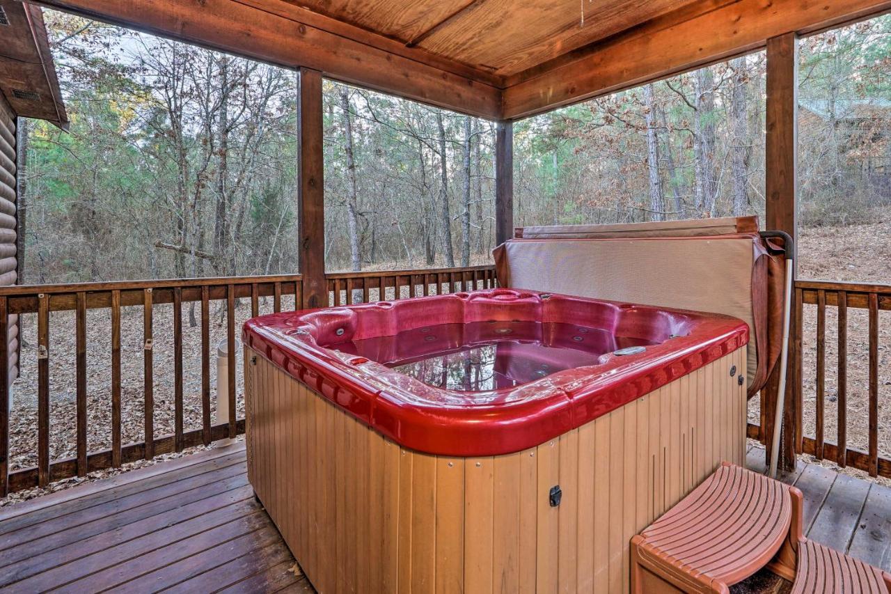 Broken Bow Cabin With Deck, Hot Tub And Fire Pit! 외부 사진
